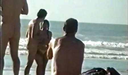 Pelacur dewasa menyebar kakinya untuk berhubungan vidio bokepp seks