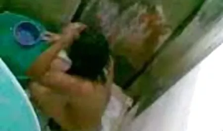 Cewek berpakaian untuk pakaian yang jujur ​​karena alasan yang baik, karena dia berencana untuk menaklukkan produser, yang melakukan casting kumpulan bokep terbaru hari ini