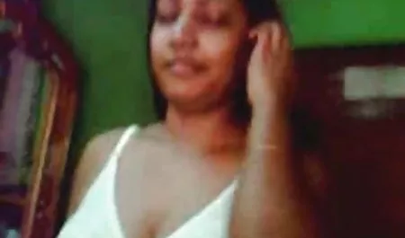 Kecantikan video bokep tante Maria menyebalkan kontol saat mandi dan membuat masker wajah cum