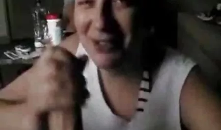 Pirang Busty sebelum download video bokep mudah duduk dengan vaginanya pada ayam gemuk dude, dimasukkan kemaluannya yang berat di antara payudaranya