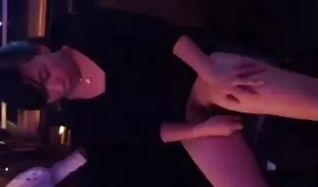 Pirang video bokep perkosa istri teman Bianca mengendarai kontol