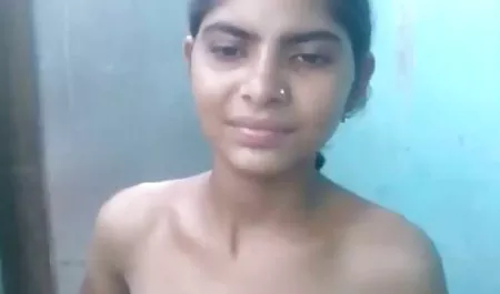 Cowok FBI download bokep sex membelai kemaluannya