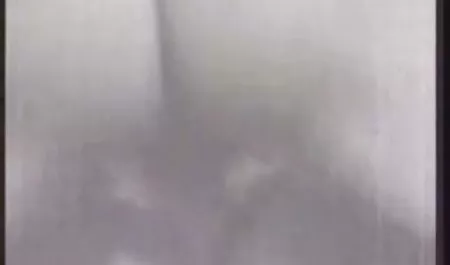 Dua video bpkep anak ayam gerah mengatur panas seksual dengan seorang pria di dekat kolam mewahnya
