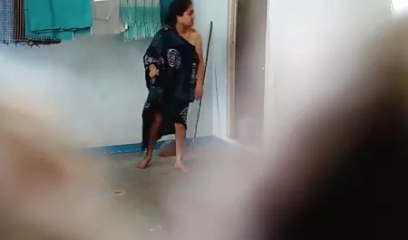 Eva Angel meraba vaginanya dengan mainan panjang kumpulan video bokep hot