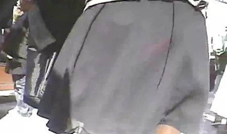 Seorang saudara membawa seorang teman pulang dan mereka download bokep hd berdua menidurinya