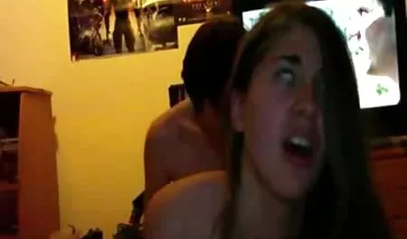 Uzbek bokep tante dan keponakan Camila suka menjilati titik pacarnya