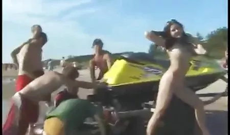 Pantat situs bokep 3gp besar dengan isyarat di pantat