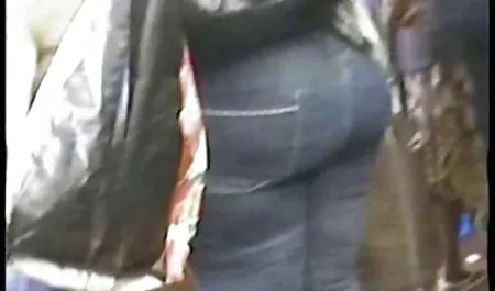 Lelaki itu keluar dari kamar mandi dan meniduri free download video bokep 3gp pacarnya yang seksi