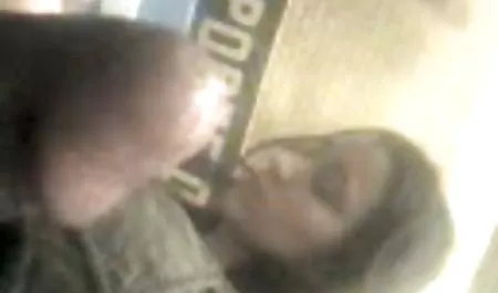 Pelacur itu download video porn gratis bertemu dengan seorang pria di pintu masuk yang mulai menggaruknya, membelai payudara, dia bersemangat dengan sungguh-sungguh, mengundangnya ke rumahnya dan tepat di ambang pintu menghisap kemaluannya yang kotor
