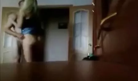 Anet bokeb barat terbaru memutuskan untuk memberikan blowjob di kamera