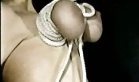 Kakak laki-laki download bokep mia khalifa sang suami menaruh rambut coklat muda di anal ketat