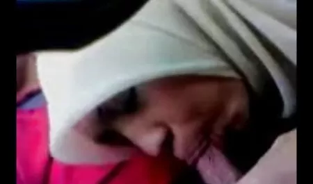 Orang tua meniduri bokep jilbab download pelacur berdada di sofa