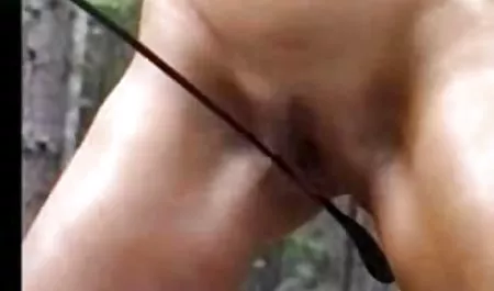 Peri yang berambut gelap langsung membebani temannya download bokep tante semok dan mulai menunggangi penisnya