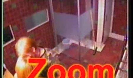 Segera, gadis itu sudah sangat meradang sehingga, setelah menyingkirkan pakaiannya, dia berlutut di film bokep baru depan teman dan dengan hati-hati menghisap kemaluannya