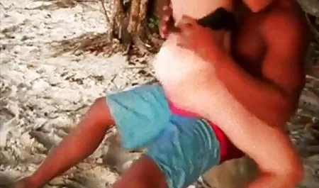 Dua cowok mengundang seorang download video sex durasi panjang pelacur ke pondok untuk bersantai