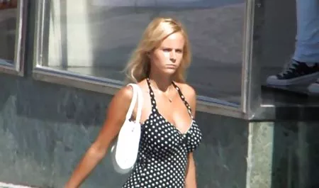 Man Kacau Blondie download film mesum Di Lantai