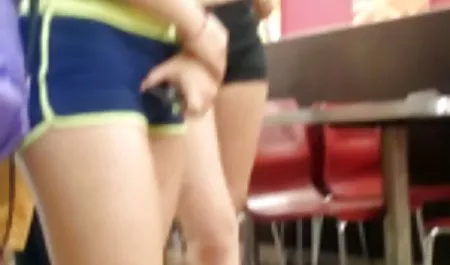 Gadis cantik dengan payudara besar masturbasi di webcam bokep hot 3gp