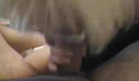 Brunette di video bokeb gratis stoking mendorong jari-jarinya ke dalam vagina