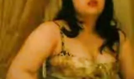 Wanita jalang dewasa keluar dari bak mandi dan menunjukkan tubuhnya di depan kamera download apk video bokep