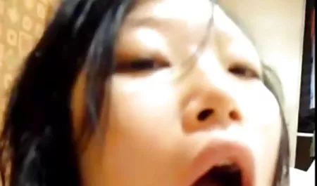Seductive unduh bokep jepang kacau oleh dua gemuk ayam