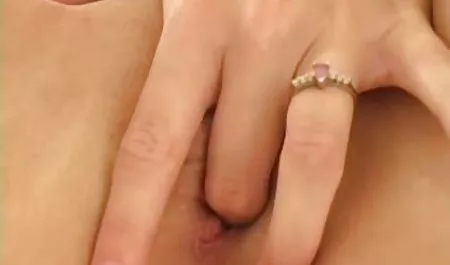 Pantat download video sex sedarah keren dan payudara Latina ini